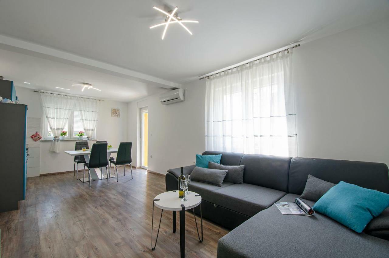 Apartment Pula R&D エクステリア 写真