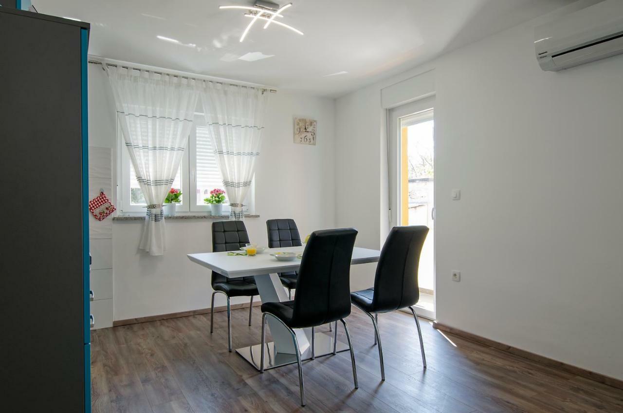 Apartment Pula R&D エクステリア 写真